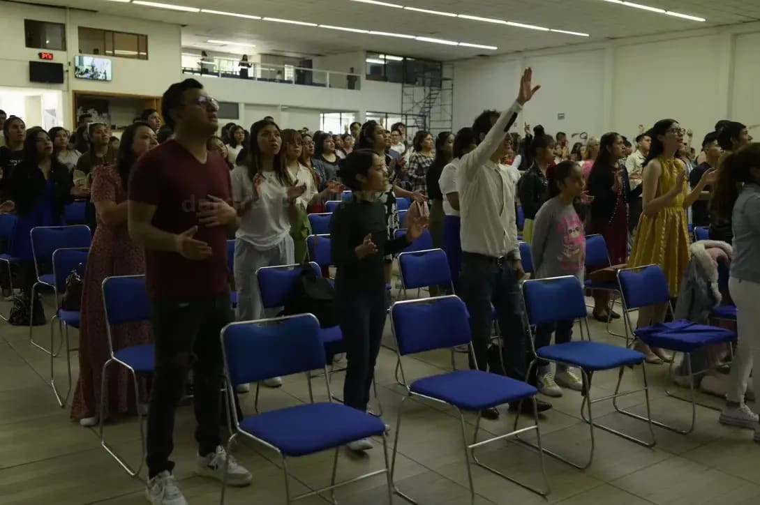 Cómo diseñar una conferencia que realmente conecte con tu audiencia